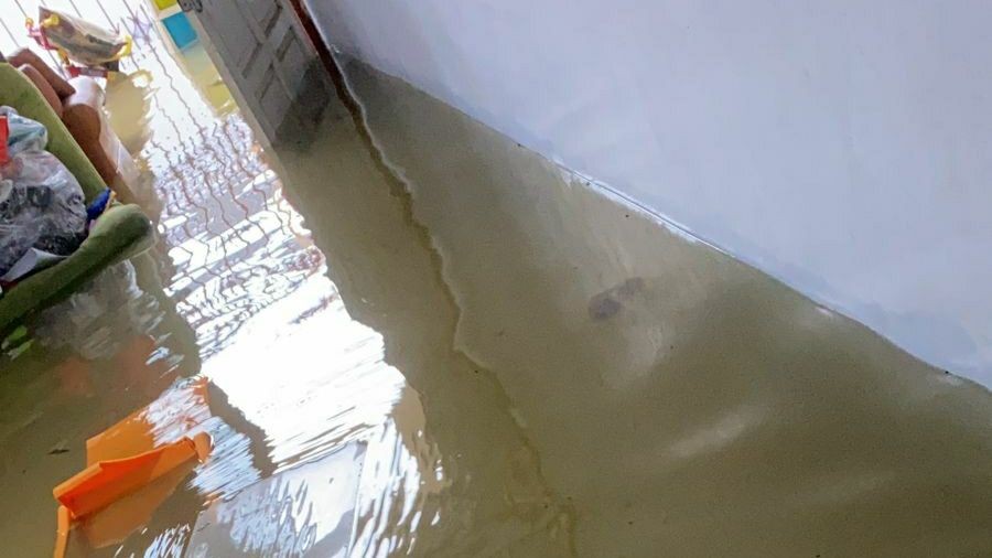 Banjir Makassar: Air Masuk ke Rumah, Warga Mengungsi