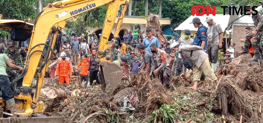 Baihaki: Ibu Sempat Tertanam Lumpur, Ayah Hilang Terseret Banjir