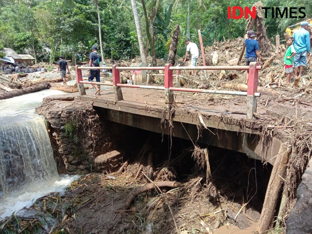 Baihaki: Ibu Sempat Tertanam Lumpur, Ayah Hilang Terseret Banjir