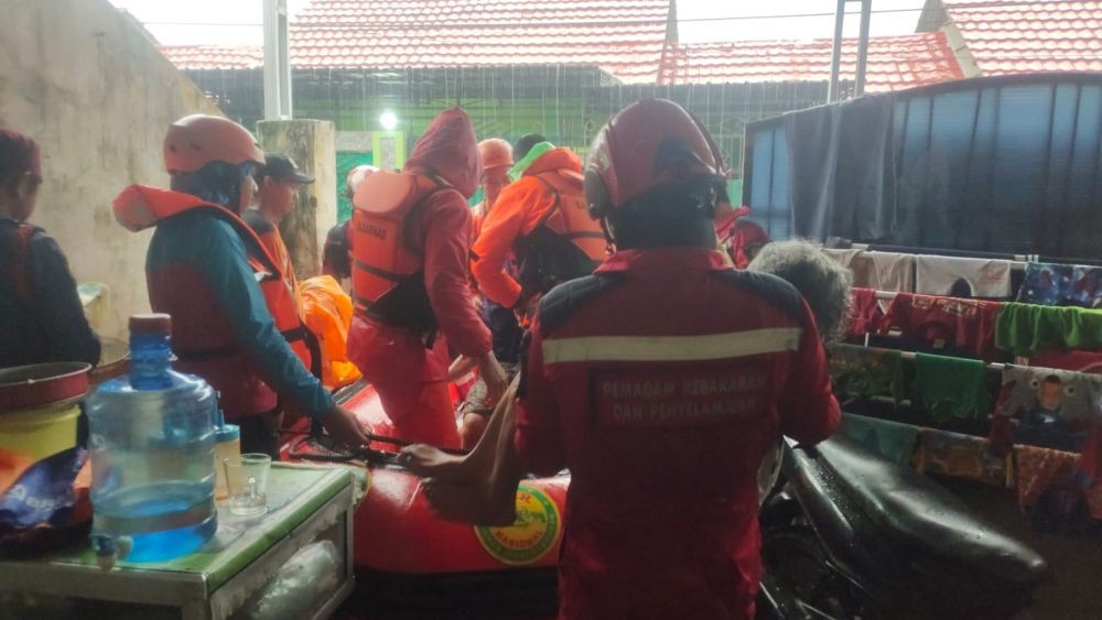 Banjir Makassar: Air Masuk ke Rumah, Warga Mengungsi