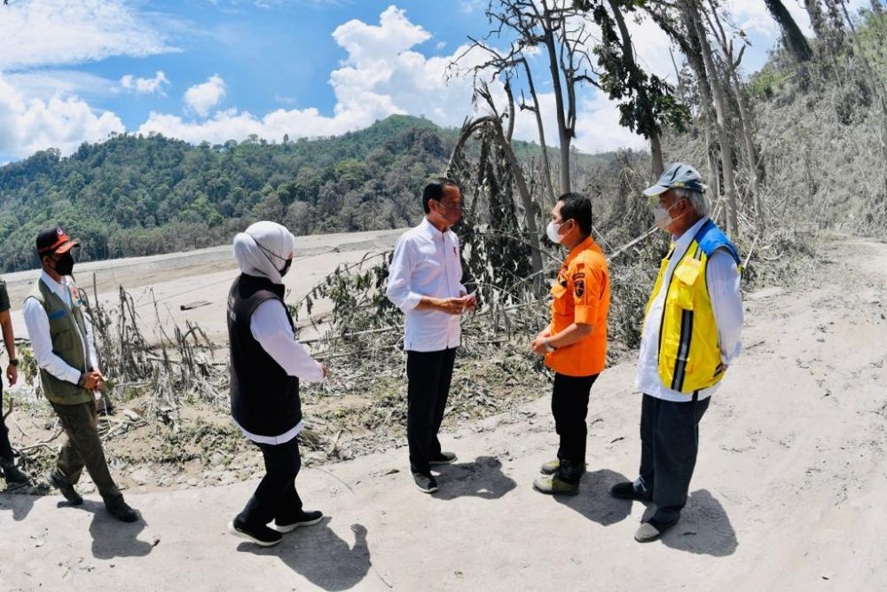 Jokowi Minta Prioritaskan Pencarian Korban Erupsi Gunung Semeru