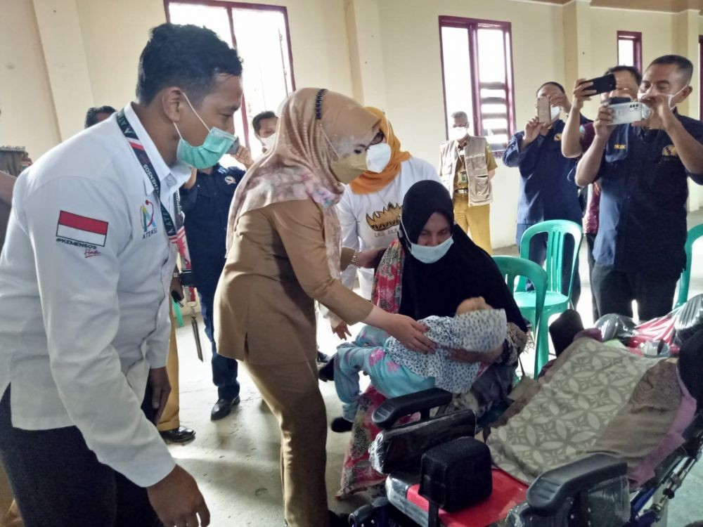 Difabel, Anak dan Lansia Terlantar 3 Kecamatan Tanggamus Terima Bantuan