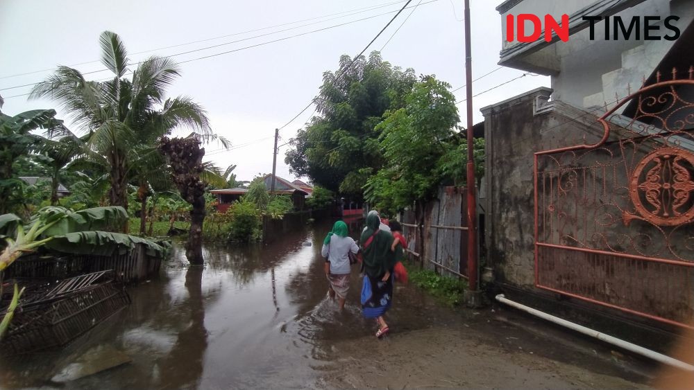 Banjir di Makassar Perlahan Surut, Warga Mulai Tinggalkan Pengungsian