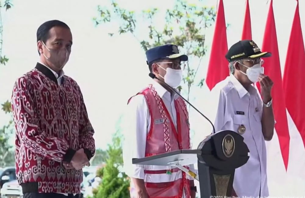 Jokowi Resmikan Bandara Tebelian di Sintang 