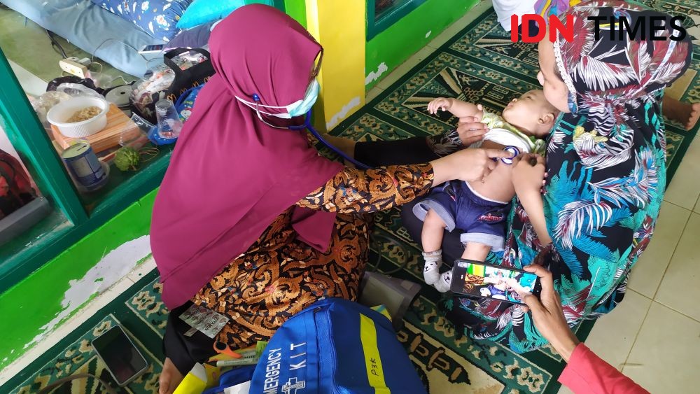 Pengungsi Banjir di Makassar Mulai Keluhkan Kondisi Sakit