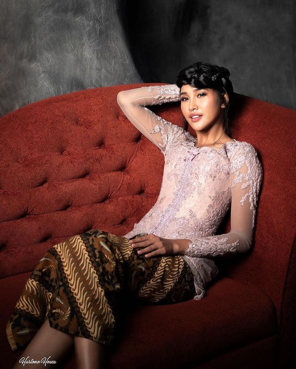 9 Inspirasi Hair do untuk Kebaya Kondangan, Klasik