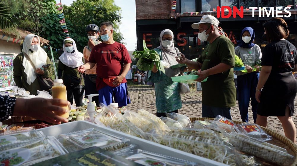 Bagikan 1.000 Sayur Gratis, MitraHydroClass Ajak Warga Semarang Swasembada Pangan dari Rumah