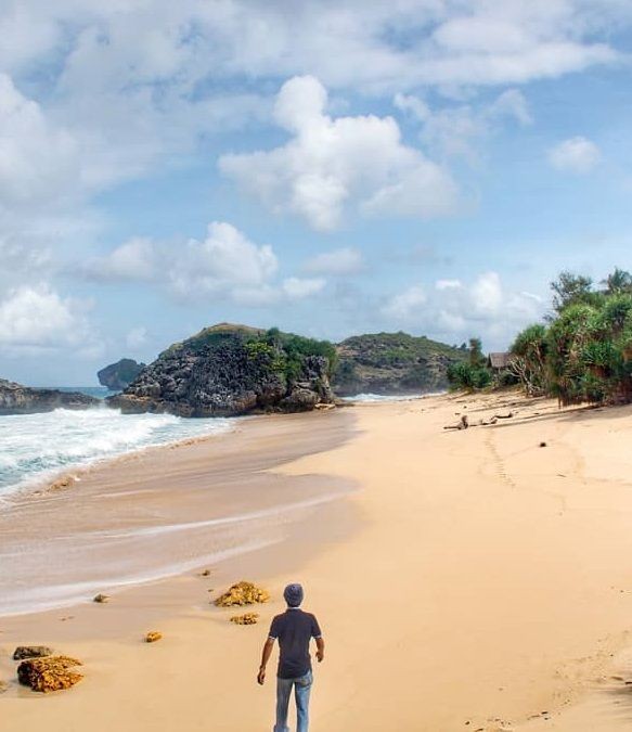 10 Wisata Pantai Tersembunyi di Pacitan yang Jarang Diketahui Orang 