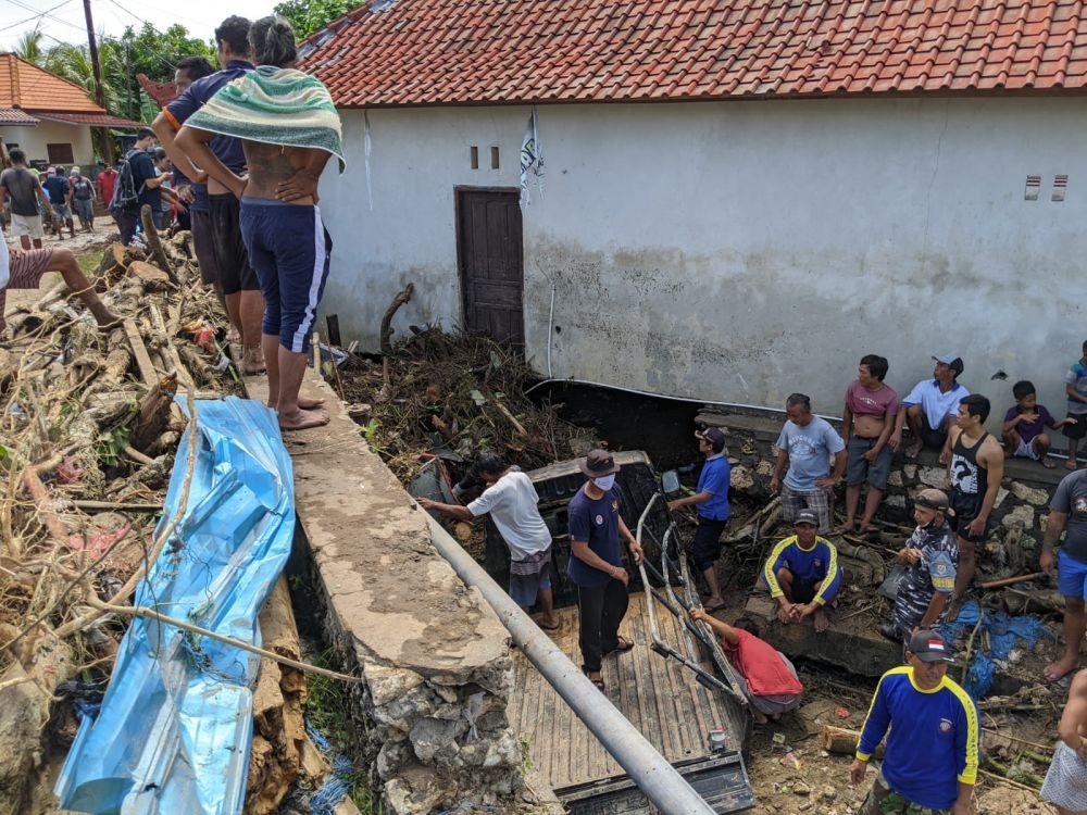 Cerita Korban Banjir Bandang di Nusa Penida Selamatkan diri