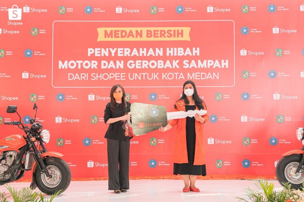 Shopee Hibahkan 151
Gerobak dan 50 Motor Sampah untuk Pemko Medan