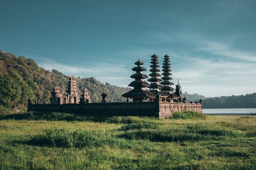 10 Alasan Mengapa Bali Jadi Favorit Bule, Bikin Gak Pengin Pulang! 