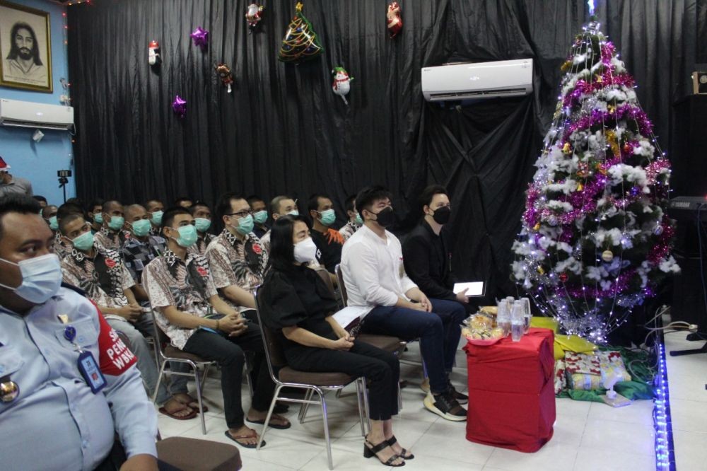 Napi Surabaya Rayakan Natal, Bisa Video Call dengan Keluarga
