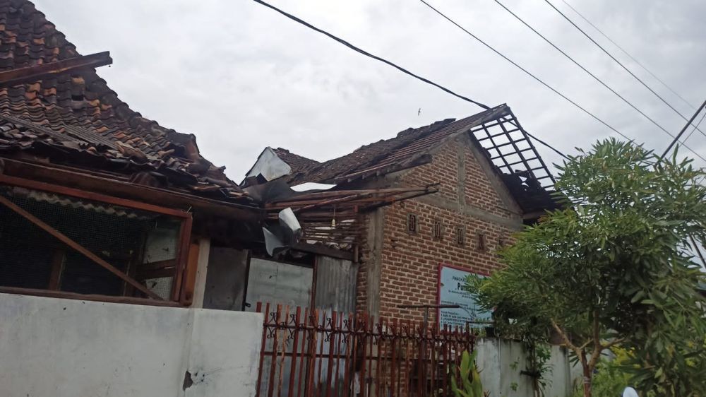 Puting Beliung Menerjang Madiun, 296 Rumah dan Mapolsek Rusak