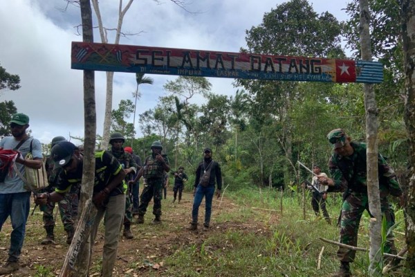 Satgas Damai Cartenz Identifikasi Asal Senjata Api Milik KKB