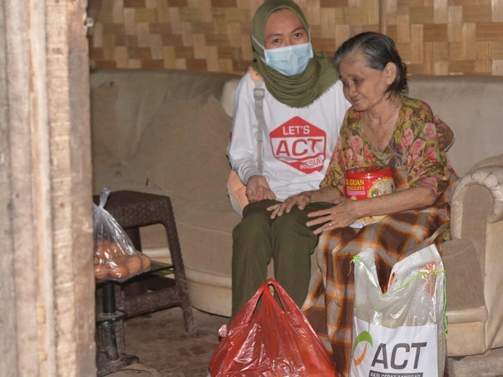 Kisah Regina, Relawan Lampung Bantu Korban Bencana Gunung Semeru