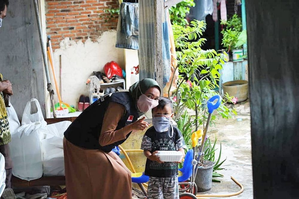 Kisah Regina, Relawan Lampung Bantu Korban Bencana Gunung Semeru