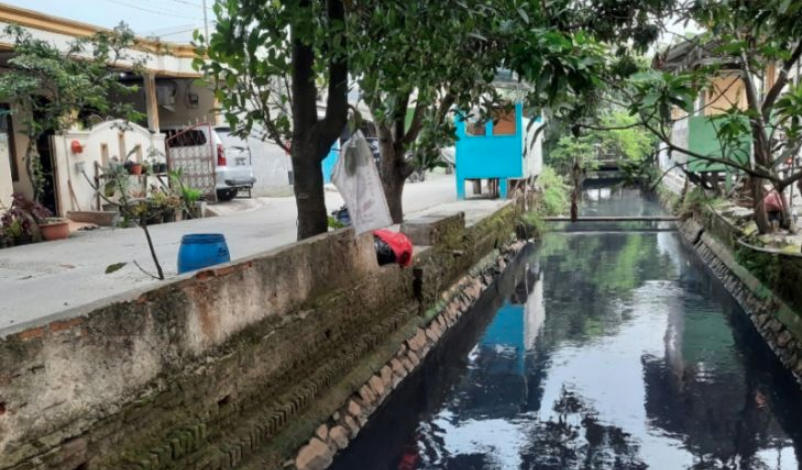 DLHK Kabupaten Tangerang Periksa Air Kali di Perumahan Bukit Tiara 