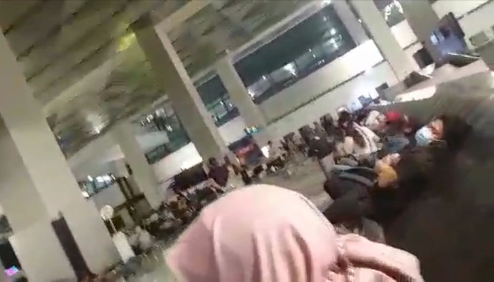 Viral Video Penumpukan Penumpang di Bandara Soetta Hendak Karantina