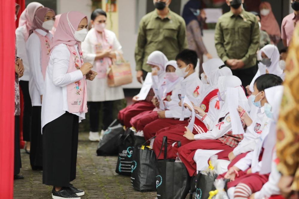 Atalia Kamil Dampingi Istri Presiden dan Wapres Tinjau Vaksinasi Anak di Bandung