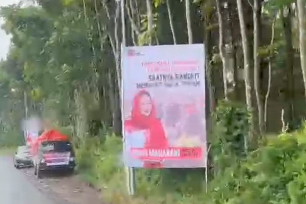 Baliho Puan Tersebar di Pengungsian Semeru, Relawan: Melukai Hati Kami
