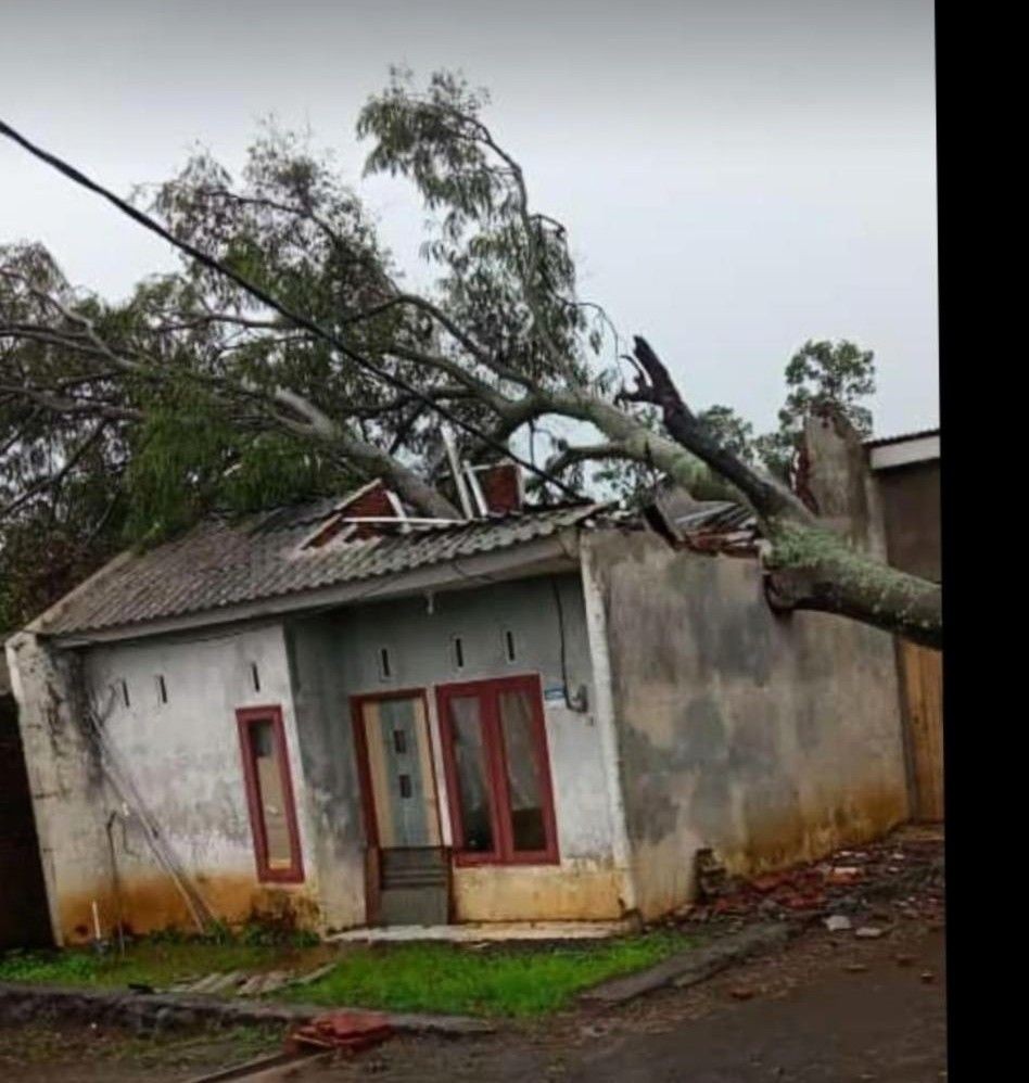 Cuaca Ekstrem di Malang Berdampak pada Sejumlah Rumah Rusak 