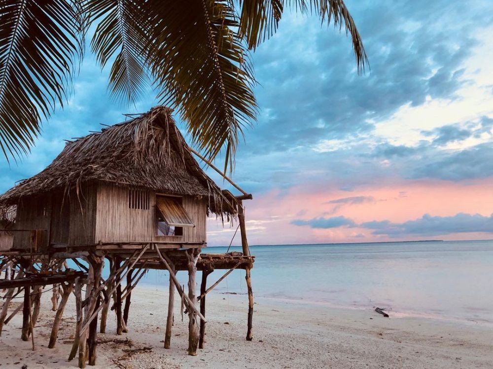 Кирибати время. Типичные дома в Кирибати. Kiribati Country Shape. Стоимость жилья в Кирибати.