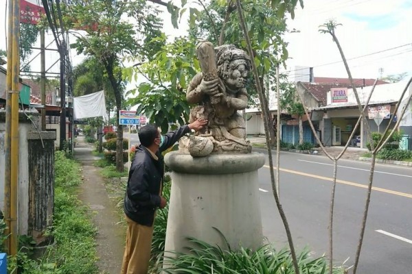 Waduh, Arca yang Menjadi Ikon Tulungagung Rusak