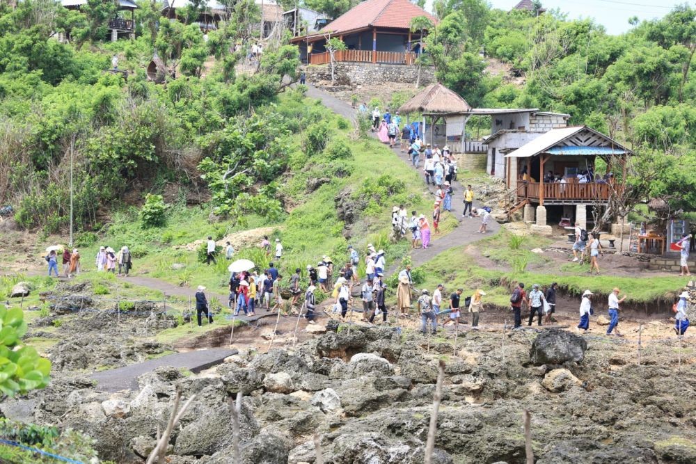 Pemilik Penginapan Jadi Penonton Meski Kunjungan ke Nusa Penida Ramai