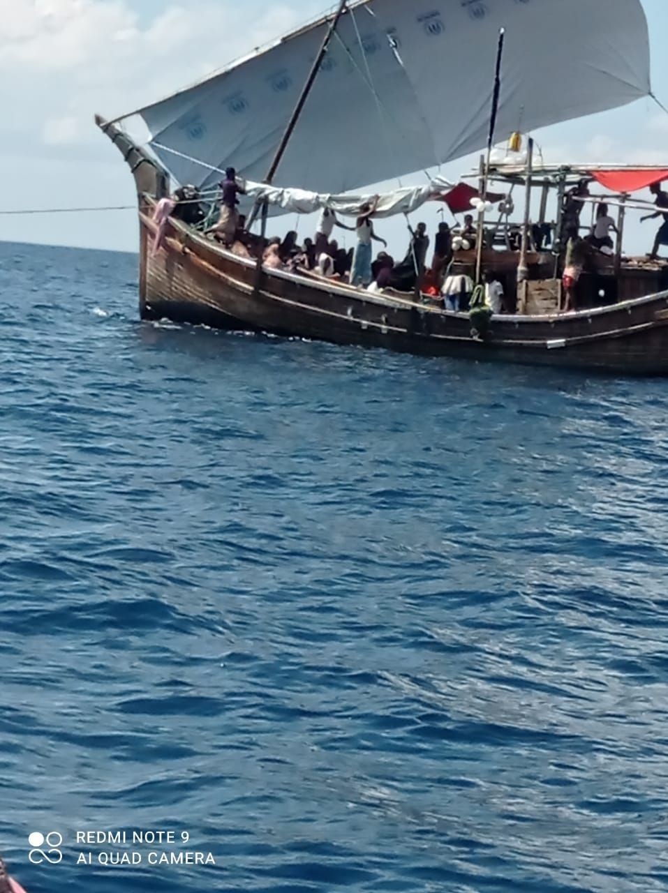 Nelayan Aceh Bawa Kapal yang Ditumpangi Imigran Rohingya ke Daratan