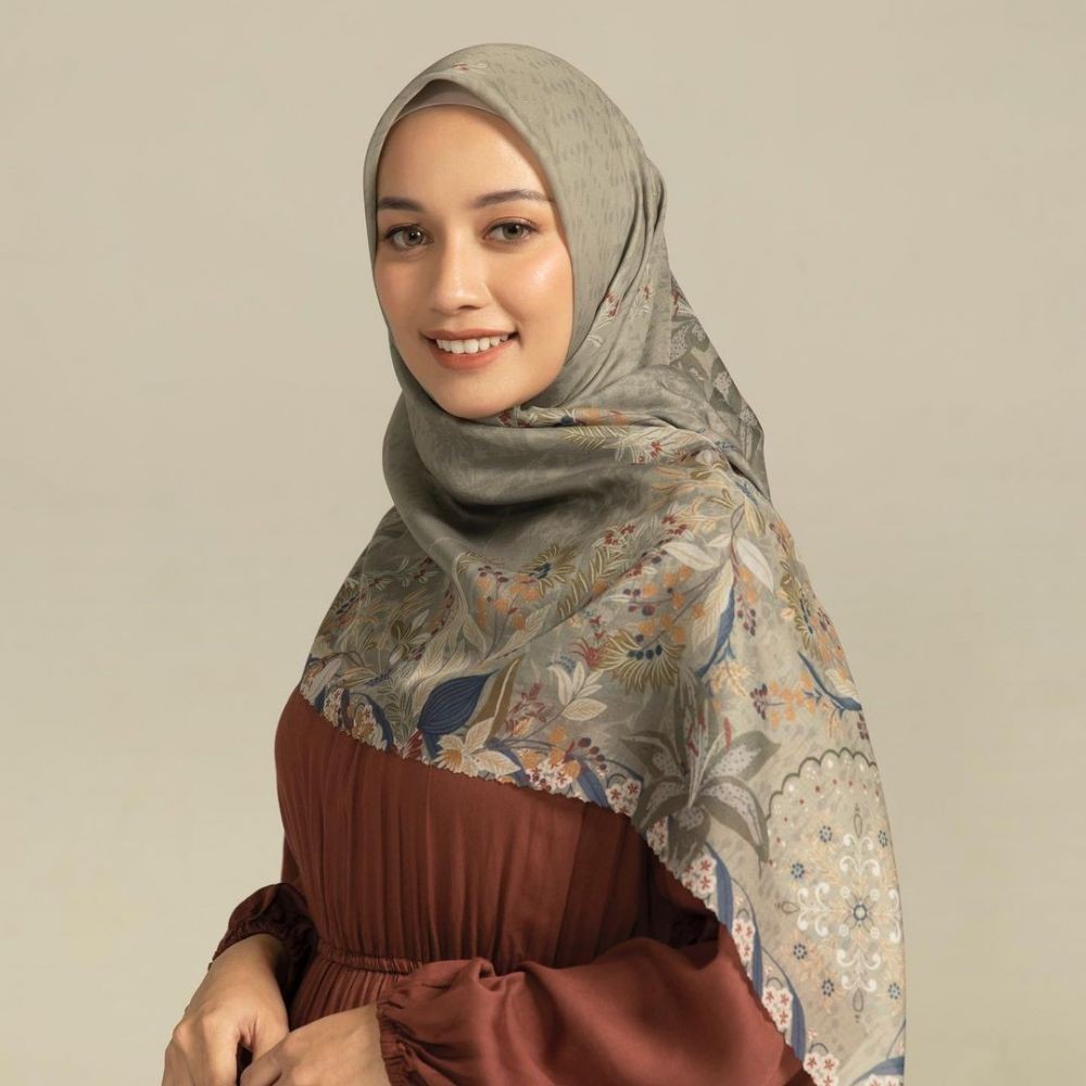 9 Rekomendasi Hijab Motif Mulai dari Rp145 Ribuan