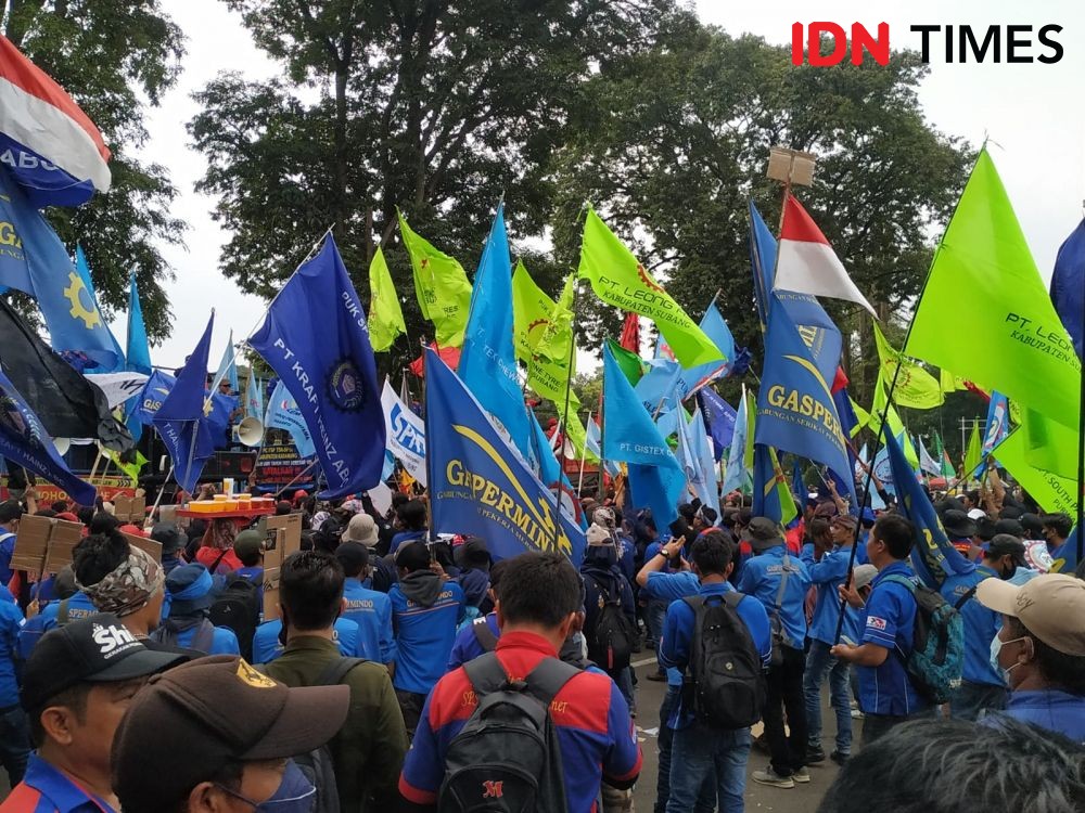 Buruh Jabar Kepung Gedung Sate Minta Ridwan Kamil Revisi UMK 2022 