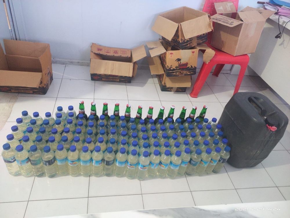 Pergantian Tahun, Ratusan Botol Miras Dirazia di Sumbawa dan Dompu