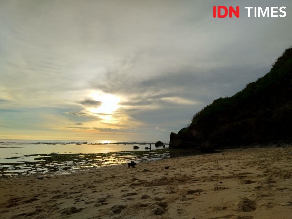 10 Potret Pantai Nyang Nyang di Uluwatu Bali, Cantik Banget Alamnya!