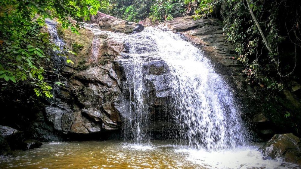 Segarnya Air Terjun Berambai di Samarinda