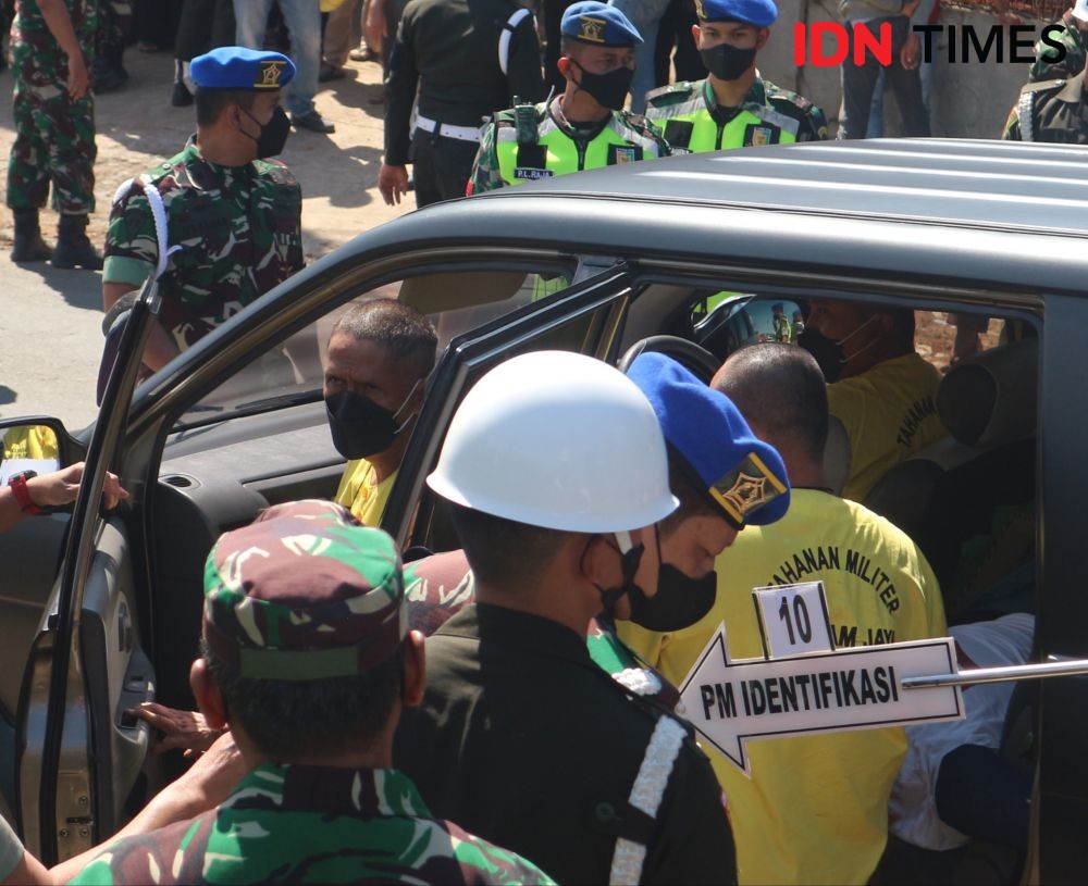 Rekonstruksi Oknum TNI AD Tabrak Sejoli, Tangis Keluarga Tumpah