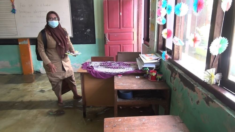 Sudah Sebulan Belasan Sekolah di Lamongan ini Terendam Banjir