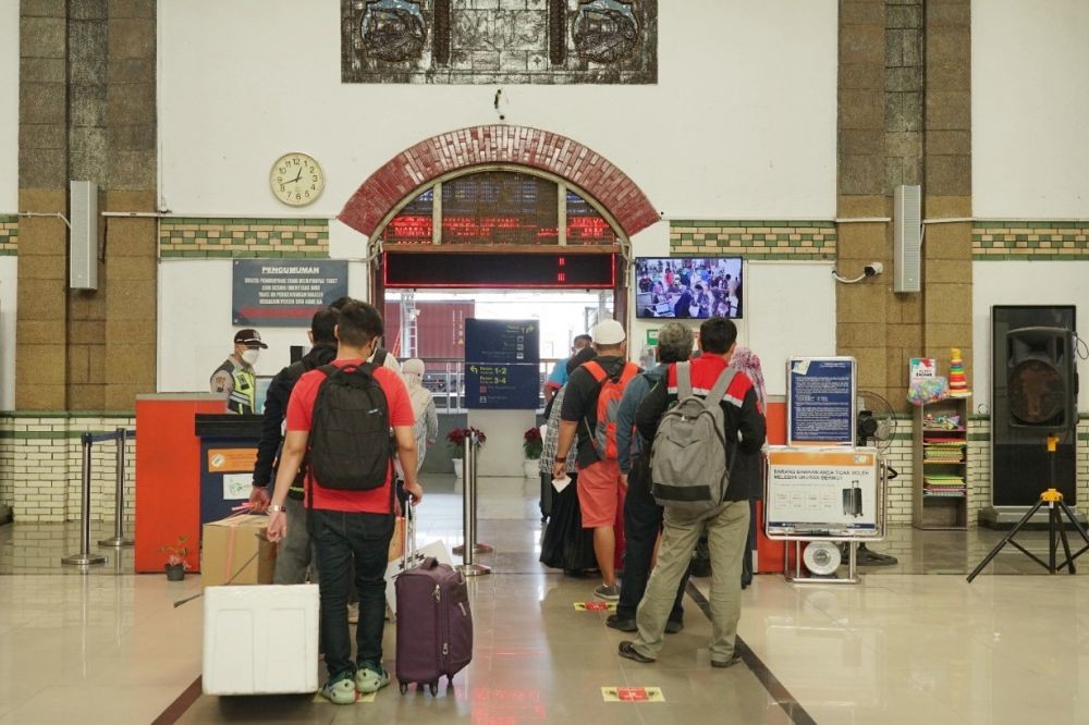 Gak Ikut Tes Antigen, 2.082 Orang Ditolak Naik Kereta Api dari Semarang