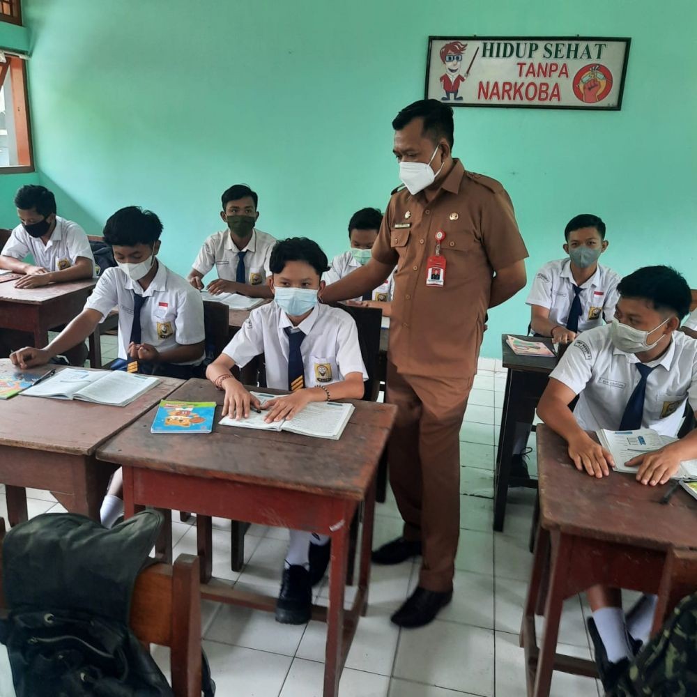 Siswa dan Orang Tua Antusias dengan Adanya PTM 100 Persen di Bandung