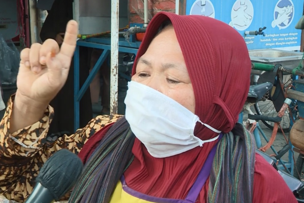 Pedagang Pasar Gemolong Sragen Terharu Terima BLT dari Jokowi