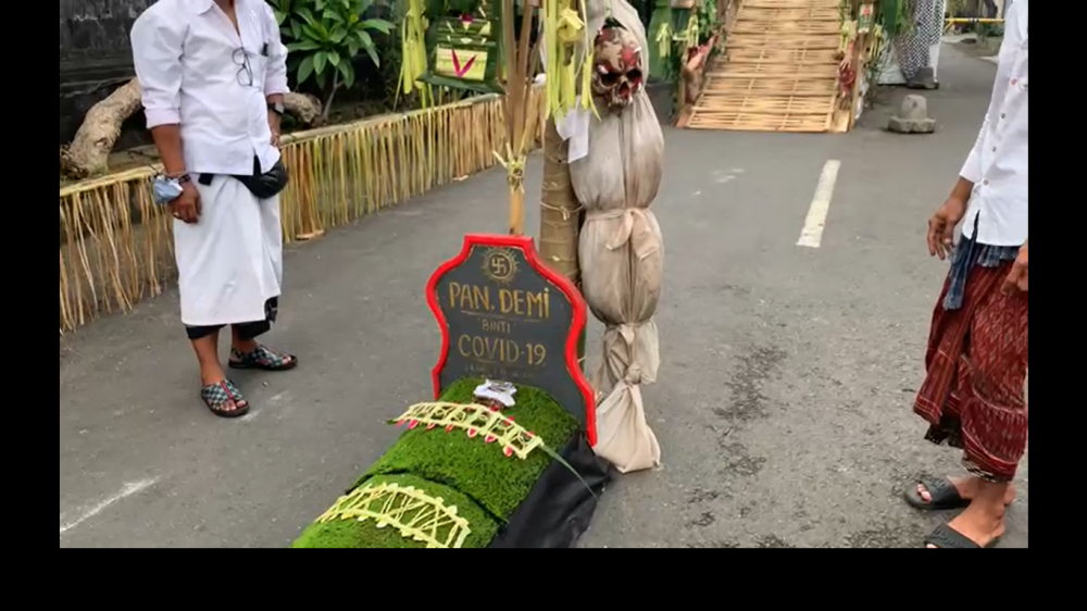 Ada Pocong Pan Demi Binti COVID-19 di Bali, Seram Nih!