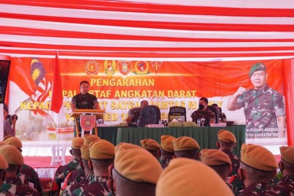 Kunjungi Pos Perbatasan, Kasad Sempatkan Tinjau Vaksinasi Anak
