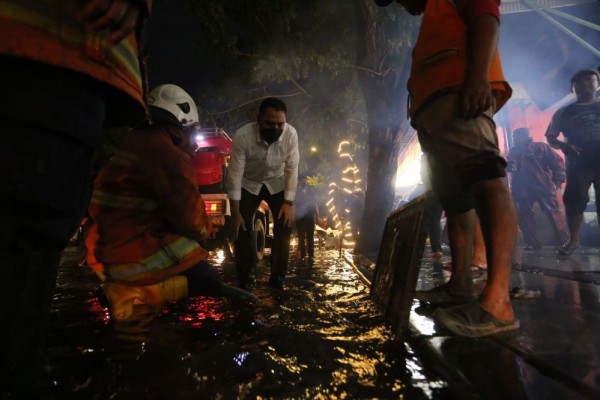 Hujan Siang Hingga Sore, Sejumlah Wilayah di Surabaya Tergenang