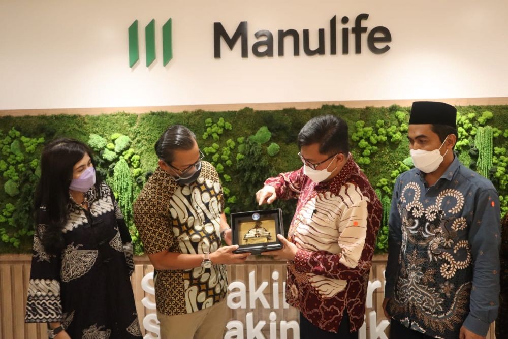 Manulife Indonesia dan IPB Kerja Sama Penyaluran Wakaf