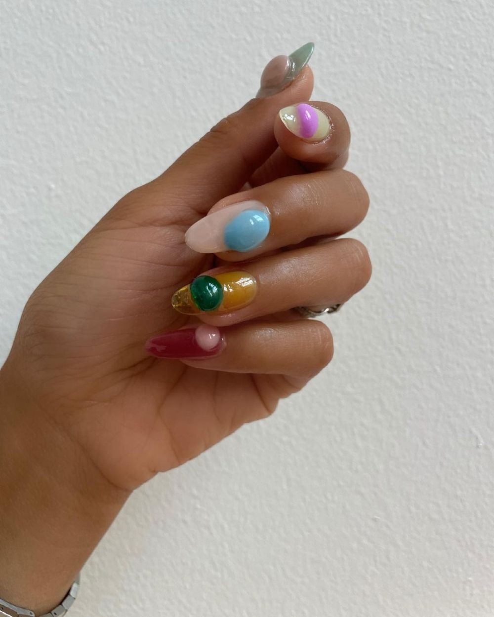 8 Tren Nail Art 2022, Salah Satunya French Manicures