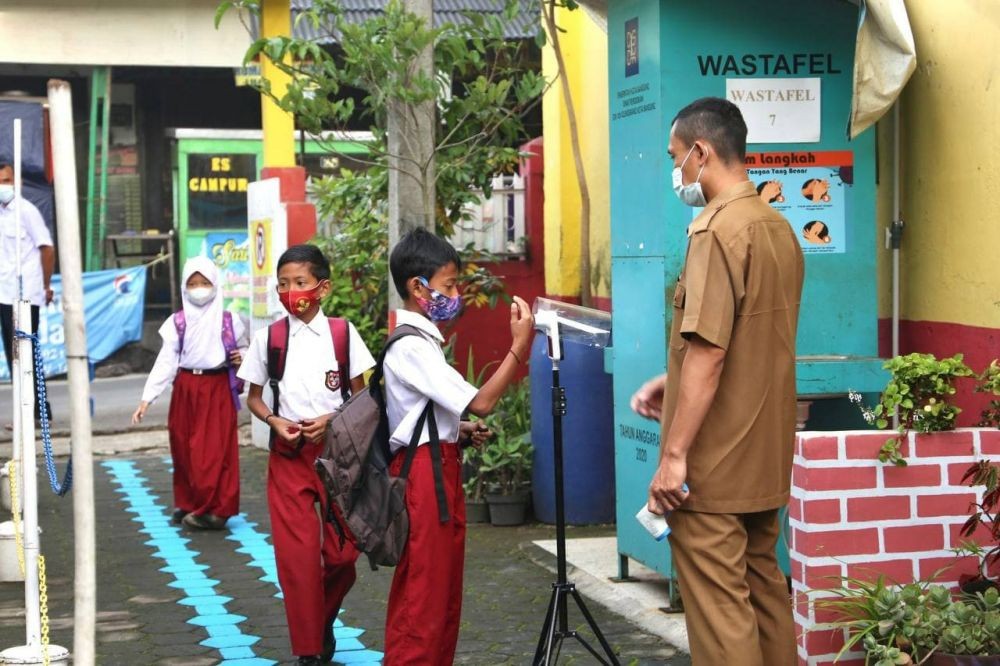 Siswa dan Orang Tua Antusias dengan Adanya PTM 100 Persen di Bandung