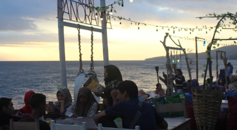 Menikmati Wisata Kuliner dan Keindahan Sunset dari Pantai Tanjung Bias
