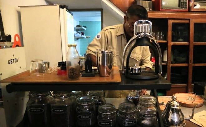 Menengok Kafe Bernuansa Jawa Eropa di Kota Malang