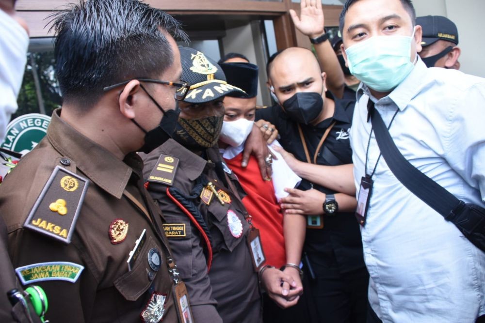 Pemerkosa Herry Wirawan Bacakan Pledoi atas Tuntutan Hukuman Mati!