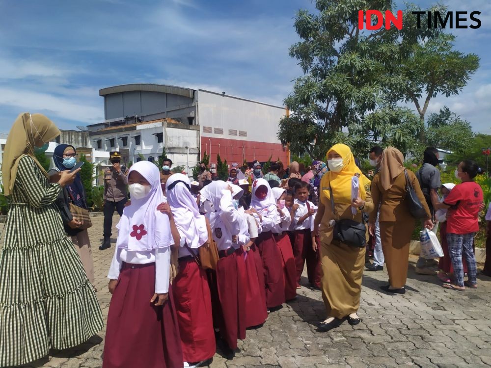 Kapolri ke Bandar Lampung Tinjau Vaksinasi, Pelajar SD tak Takut Divaksin