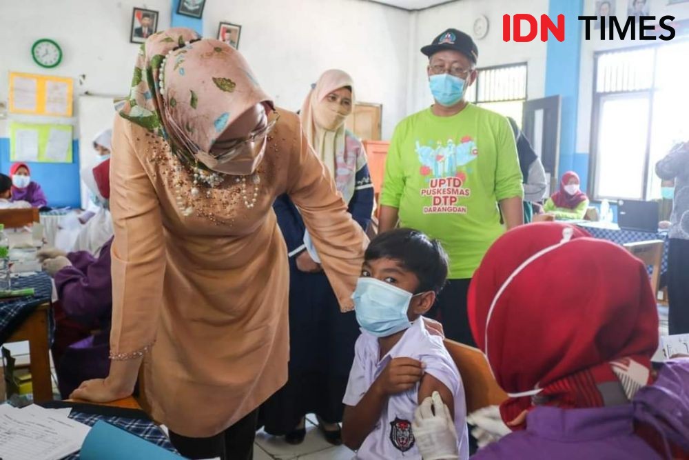 Purwakarta Tunda PTM 100 Persen karena Capaian Vaksinasi Lansia Lamban